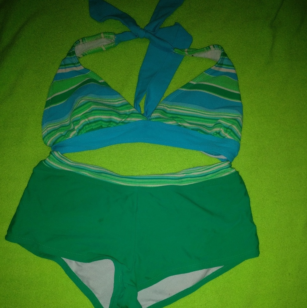 Deb brand medium top small bottom bathing suit